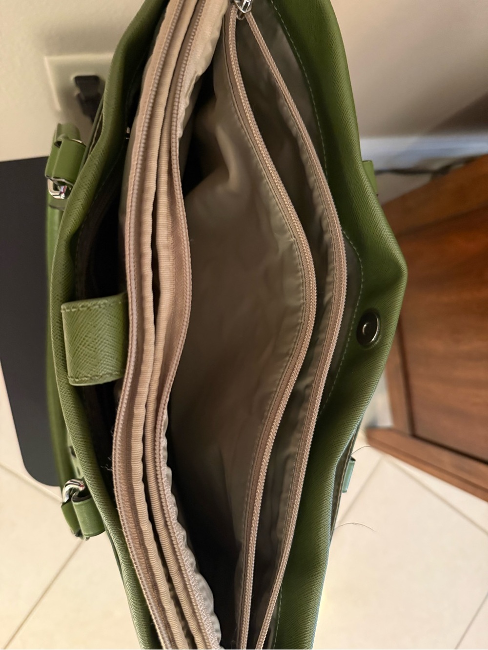 Tumi Green Tote with Tortoiseshell Tag, lots of pockets and laptop holder - Picture 10 of 13